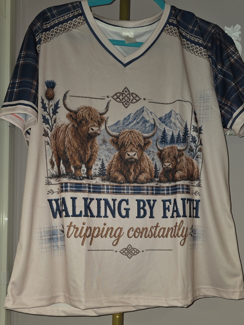 Walking By Faith Womens Highland Cow Short-Sleeve Tee - Cream and Blue Sz XL